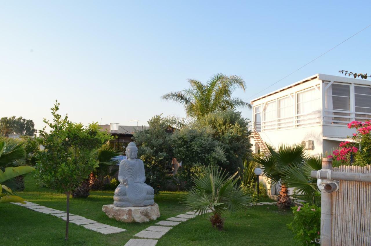 Floripa Surf House Panzió Santa Maria Del Focallo Kültér fotó